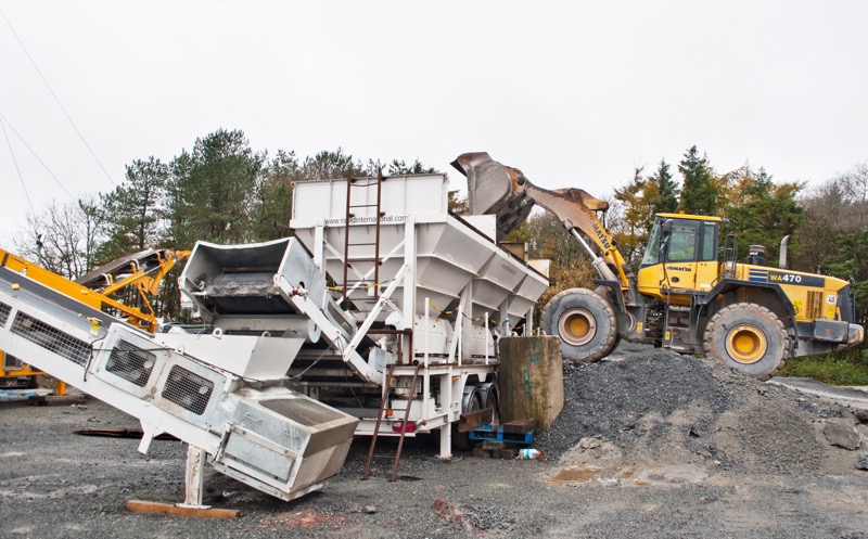 3 bin feeder loading