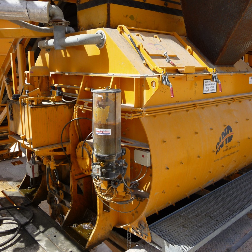 Rapid Twin Shaft Concrete Mixer Produces Concrete for Oil Refinery